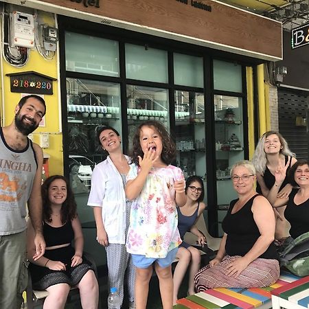 Tiger Lily Hostel Bangkok Buitenkant foto