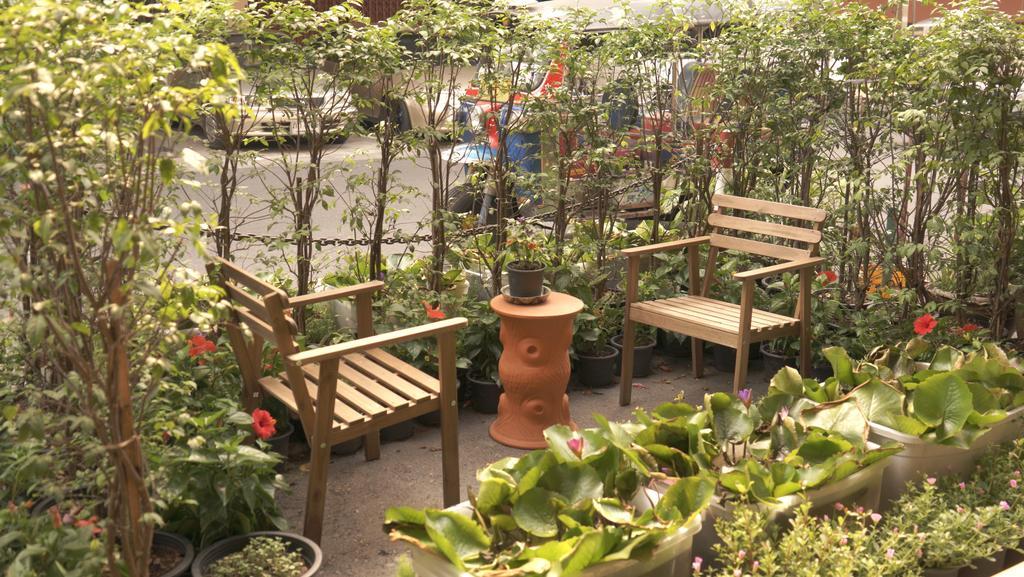 Tiger Lily Hostel Bangkok Buitenkant foto