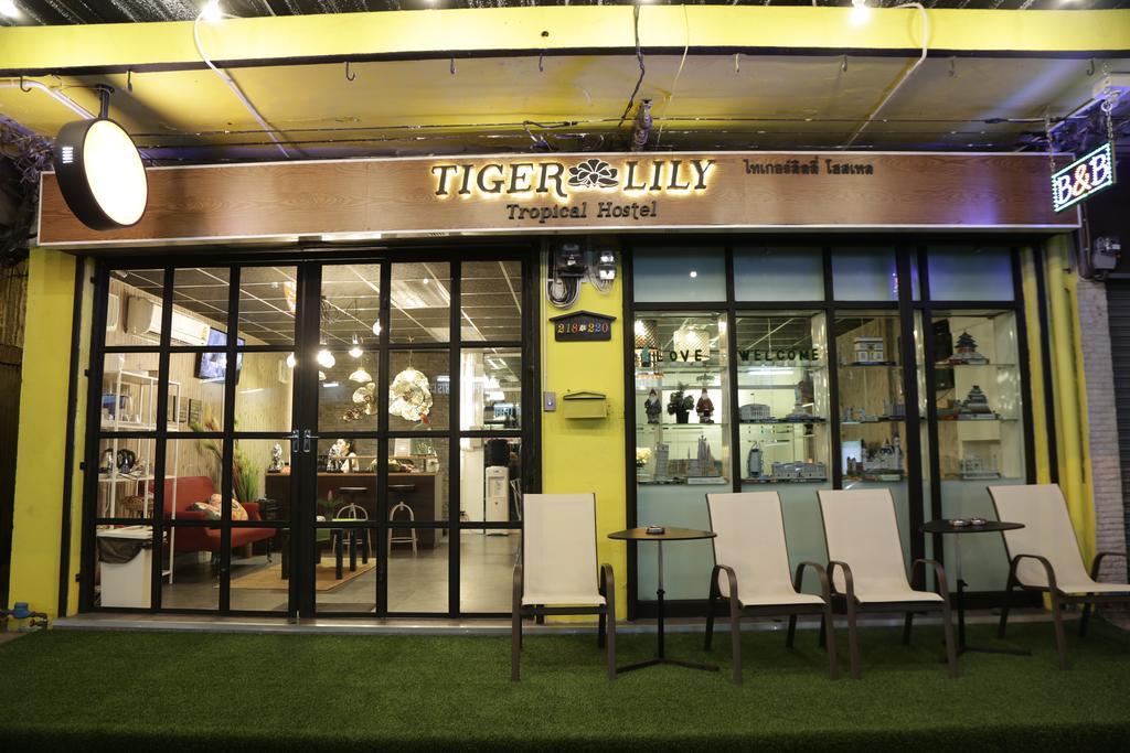 Tiger Lily Hostel Bangkok Buitenkant foto