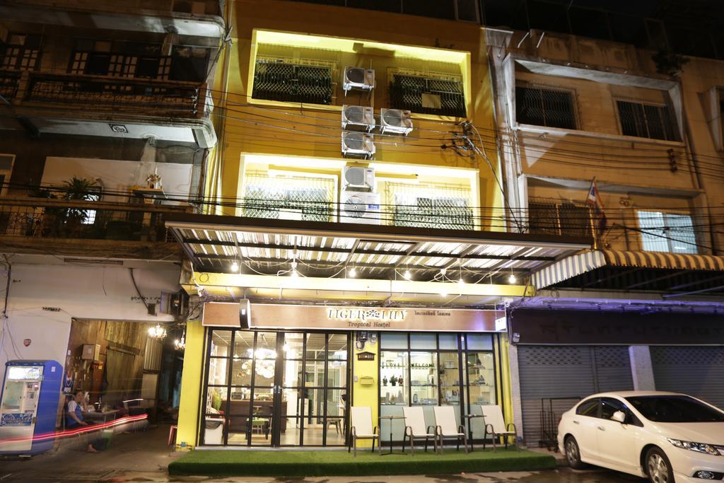 Tiger Lily Hostel Bangkok Buitenkant foto