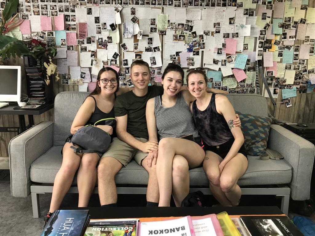 Tiger Lily Hostel Bangkok Buitenkant foto